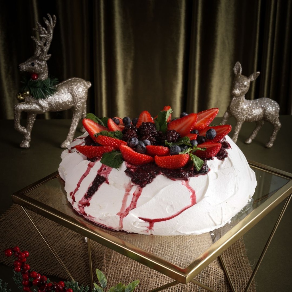 PAVLOVA DE FRUTAS VERMELHAS